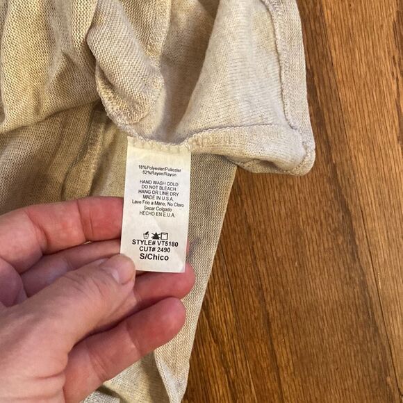 Vanilla Bay size small, very soft, long sweater, thin not heavy material - Picture 5 of 8